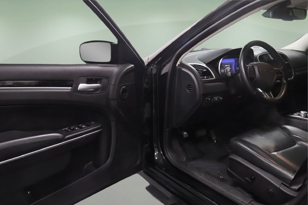 Used 2015 Chrysler 300 Limited AWD/4WD image 11