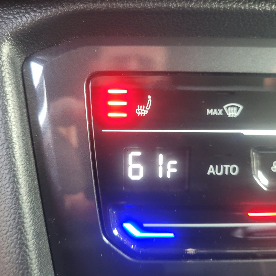 Used 2022 Volkswagen Tiguan SE image 22