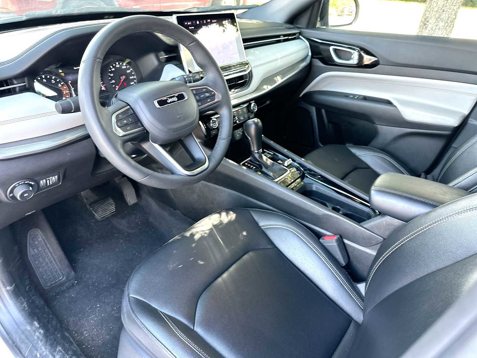 Used 2025 Jeep Compass Limited AWD/4WD image 18