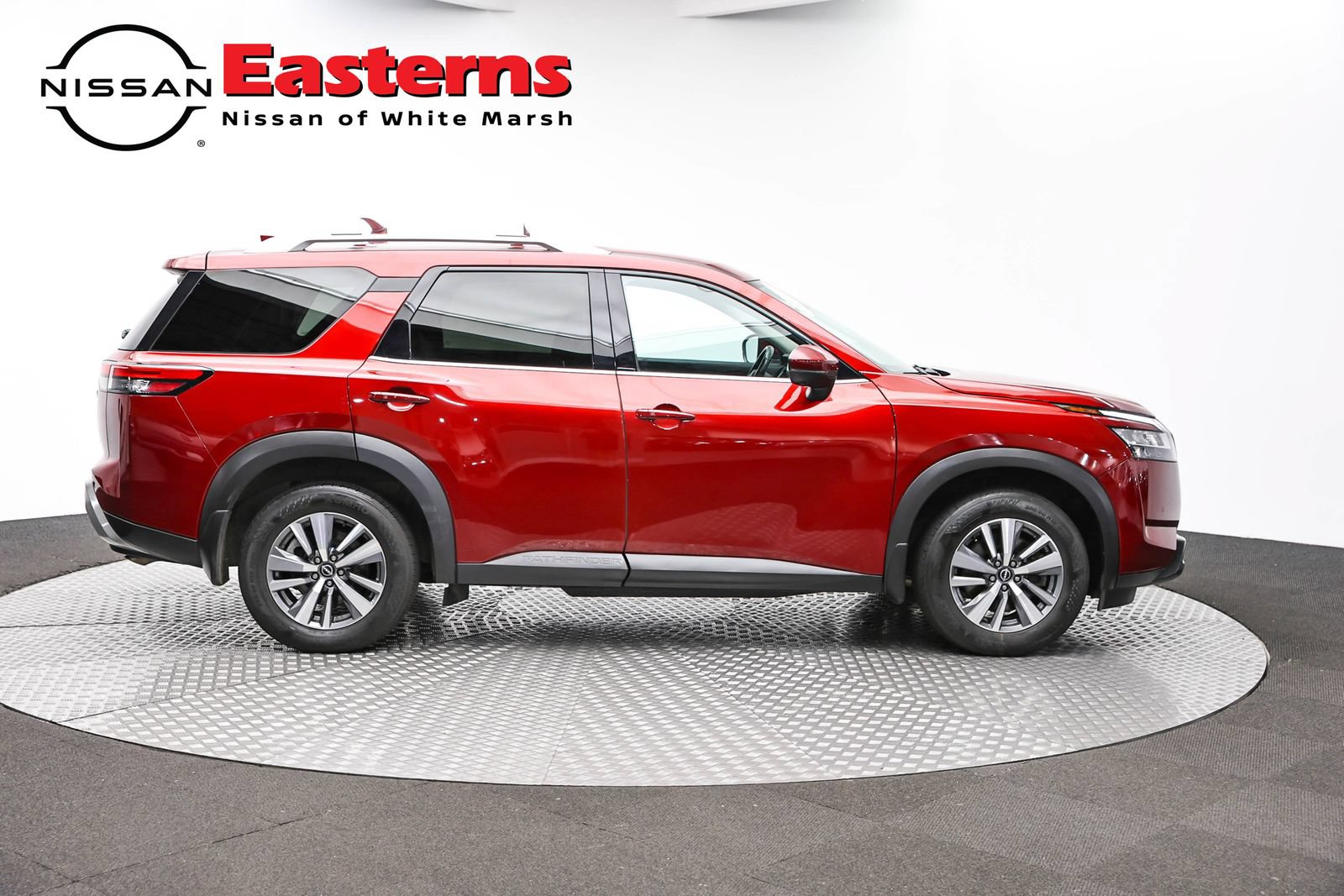 Used 2023 Nissan Pathfinder SL w/ Lighting Package (N92) AWD/4WD image 4