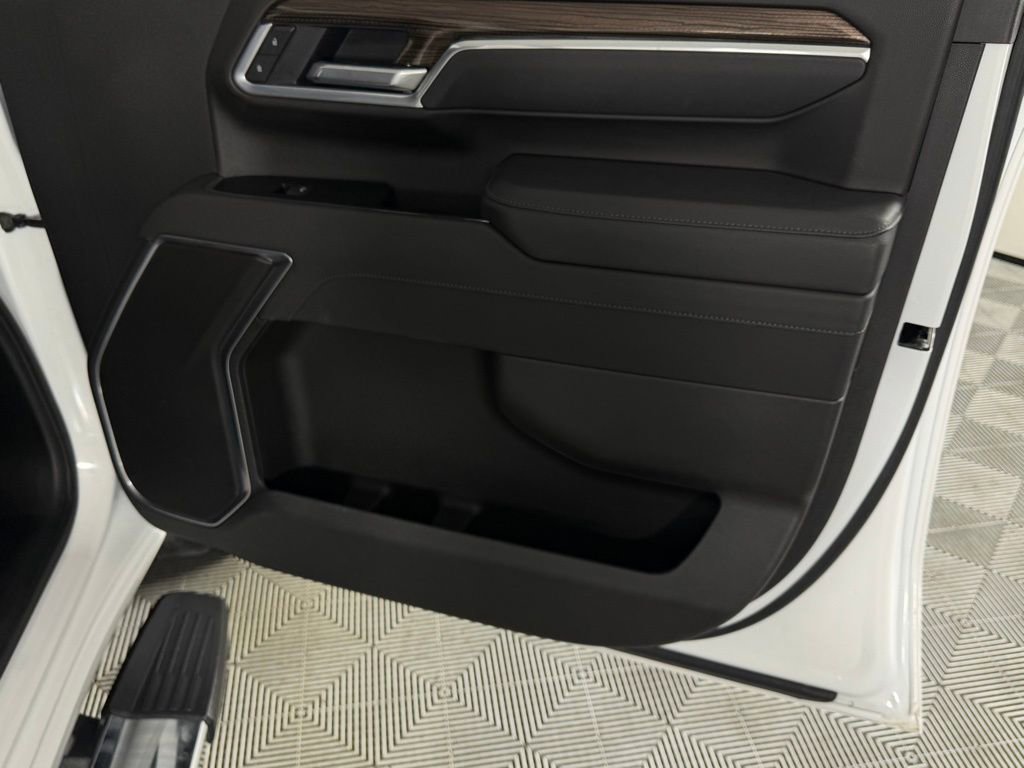 Used 2025 Chevrolet Silverado 2500 LT w/ Convenience Package image 32