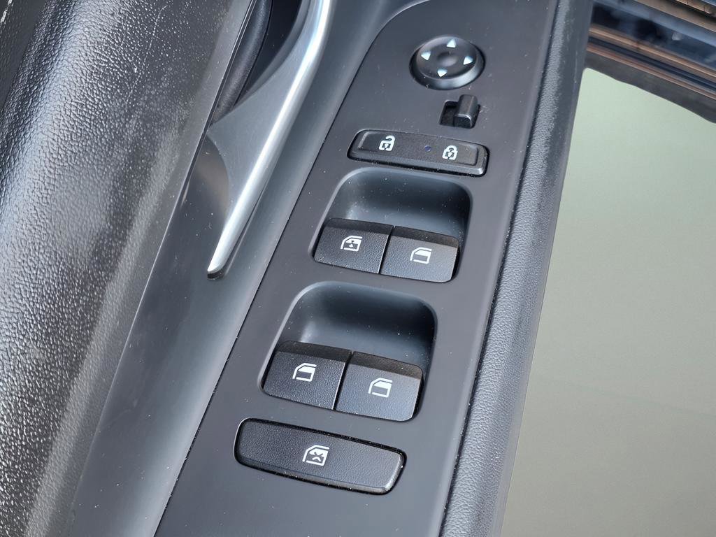 Certified 2022 Hyundai Elantra SEL image 17