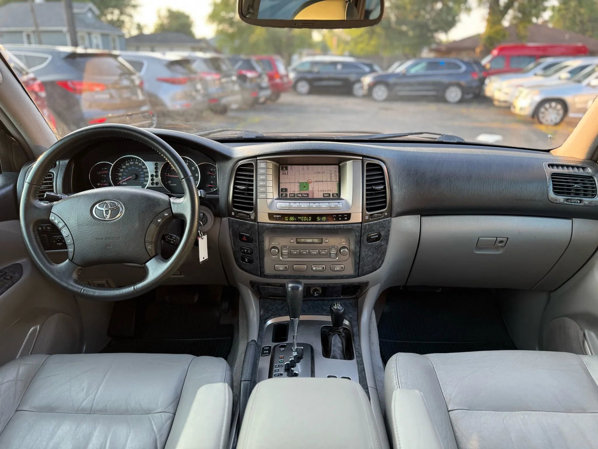 Used 2004 Toyota Land Cruiser image 30