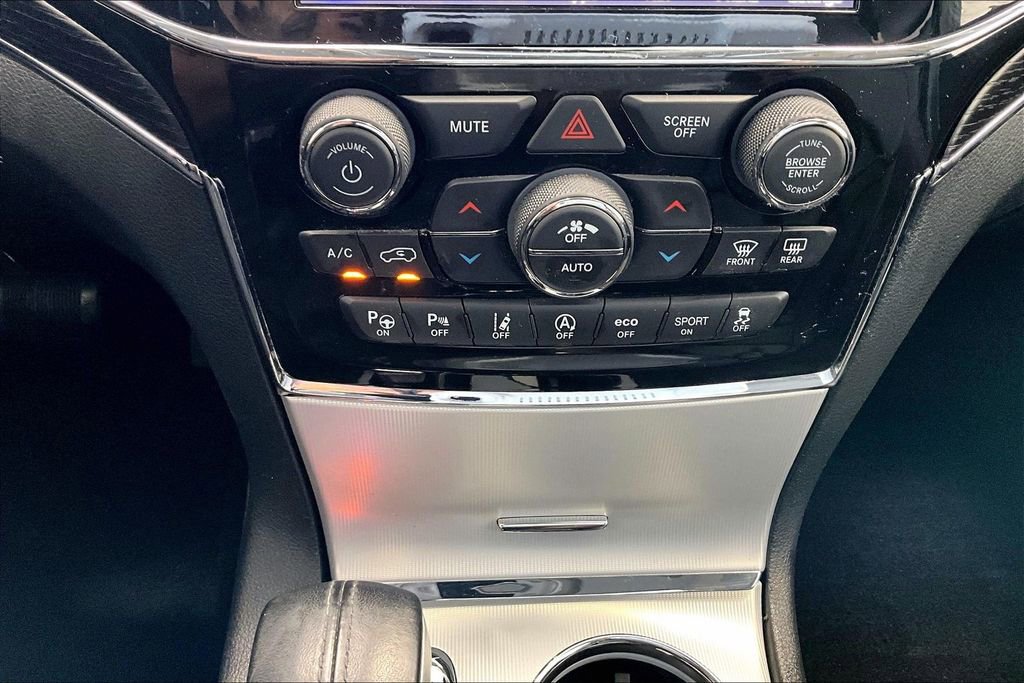 Used 2021 Jeep Grand Cherokee Summit AWD/4WD image 24