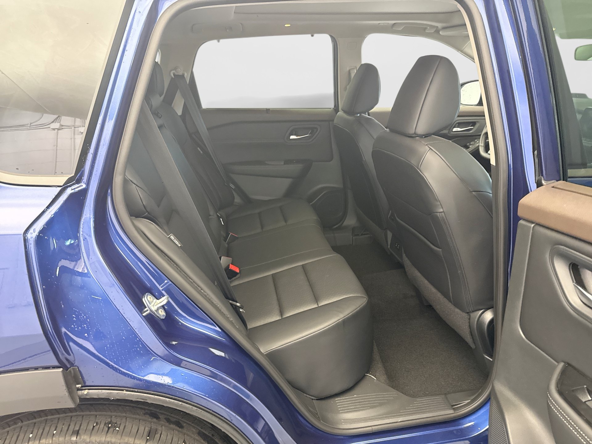 Used 2023 Nissan Rogue SV w/ SV Premium B Package AWD/4WD image 17