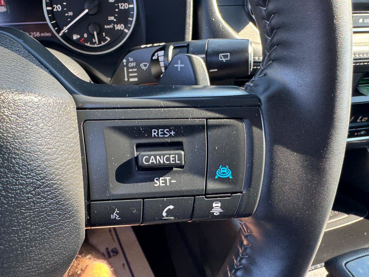 Used 2025 Nissan Rogue SV AWD/4WD image 34
