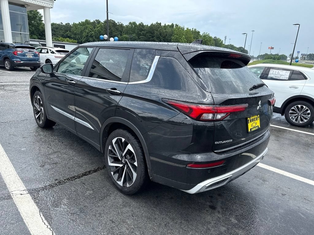 Used 2024 Mitsubishi Outlander SE AWD/4WD image 2