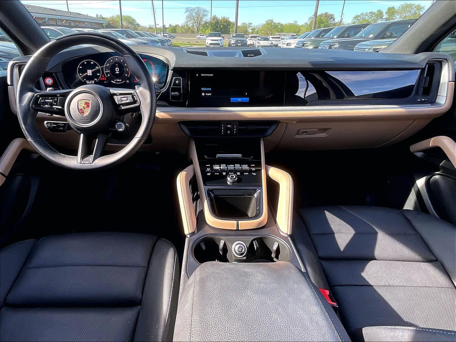 Used 2024 Porsche Cayenne AWD/4WD image 17