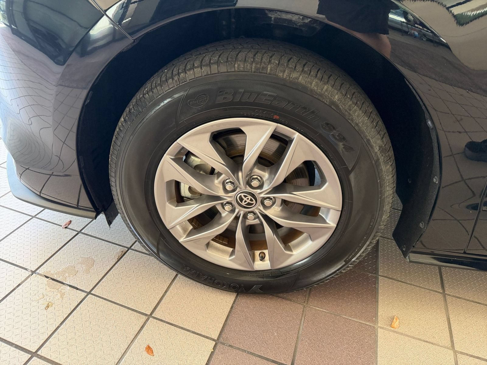 Used 2025 Toyota Sienna XLE FWD image 28
