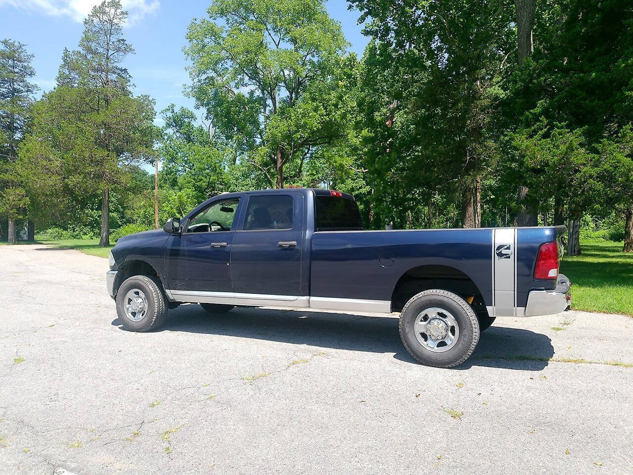 Used 2012 RAM 2500 ST w/ Chrome Appearance Group AWD/4WD image 2