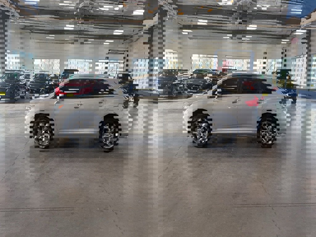 Used 2010 Toyota Venza image 2