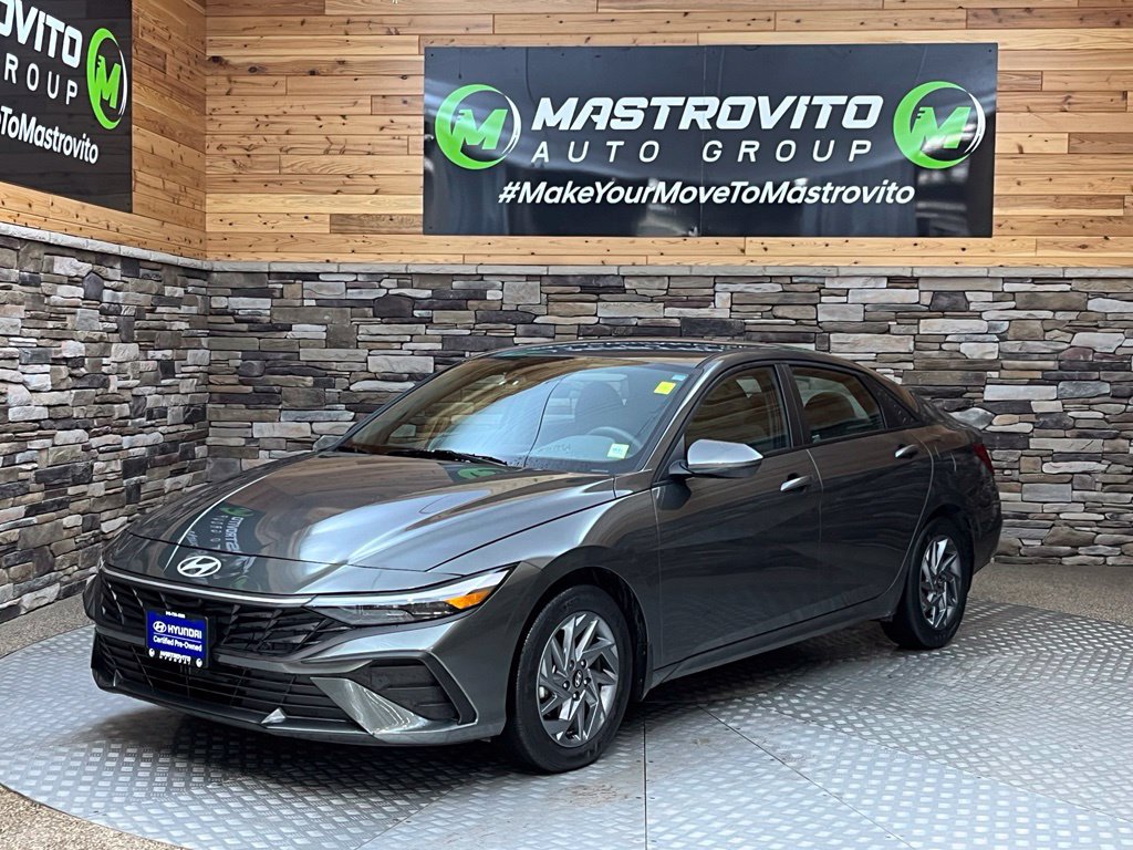 Used 2025 Hyundai Elantra Hybrid FWD image 6