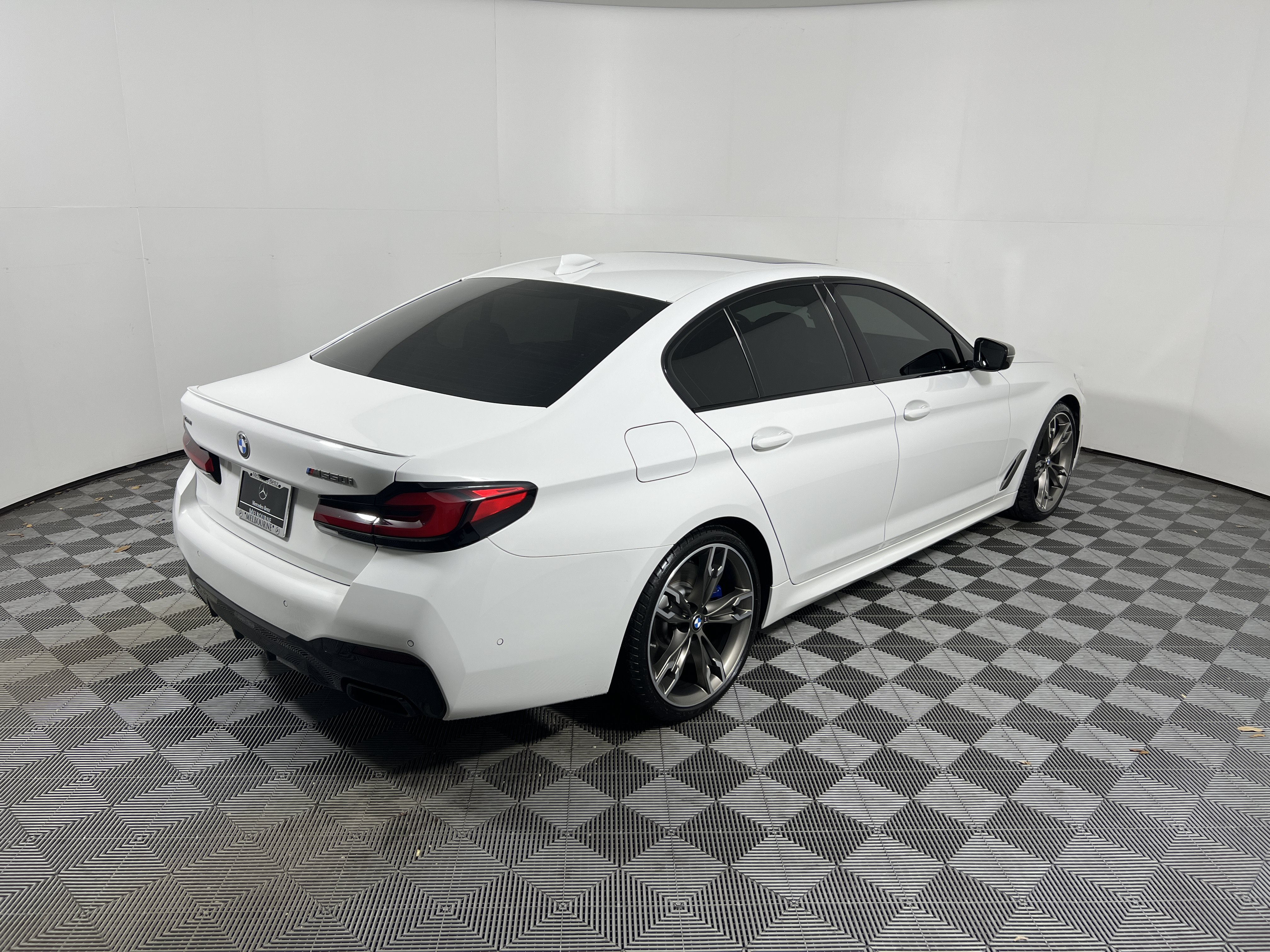 Used 2022 BMW M550i xDrive AWD/4WD image 5