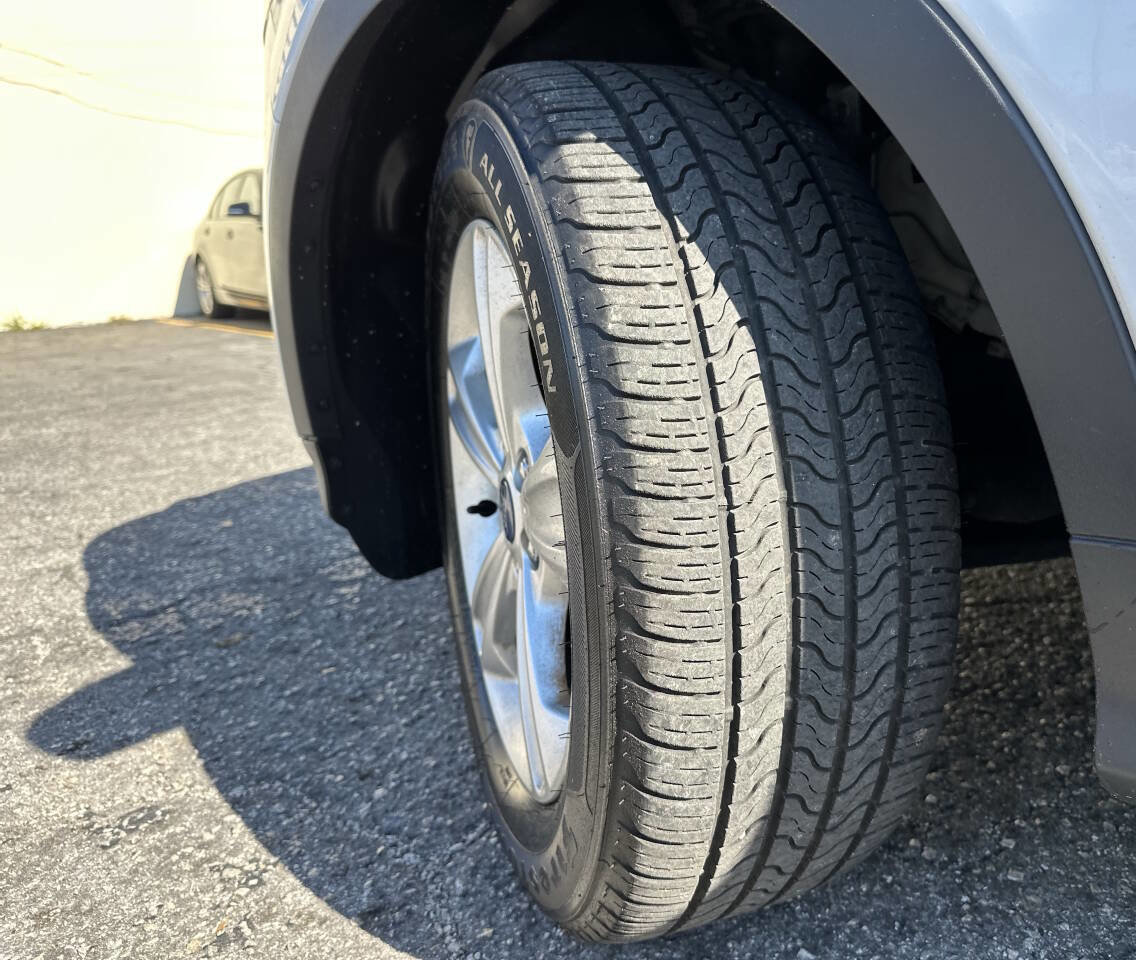 Used 2015 Ford Escape SE w/ Equipment Group 201A image 28