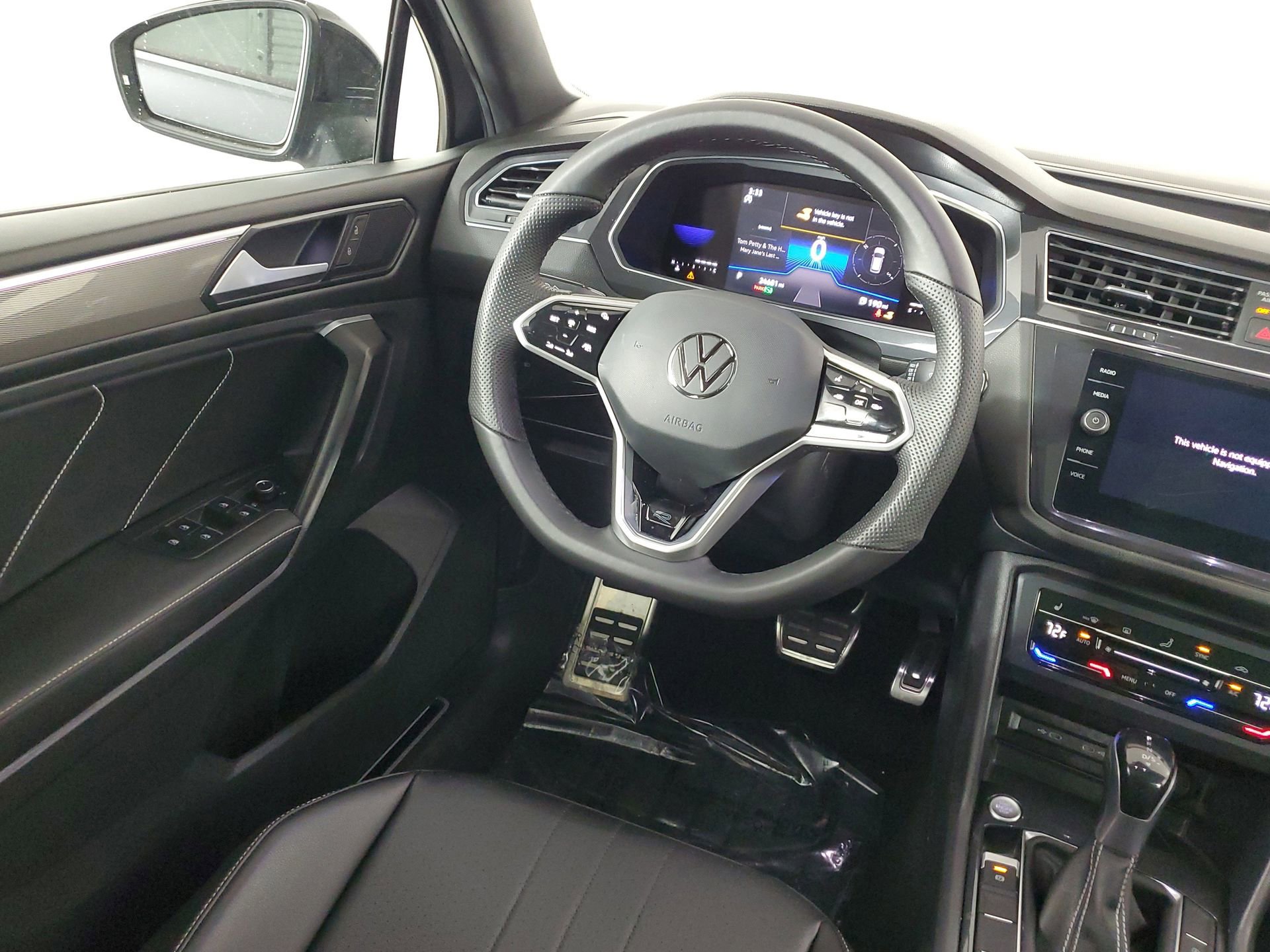 Used 2022 Volkswagen Tiguan SE R-Line image 44