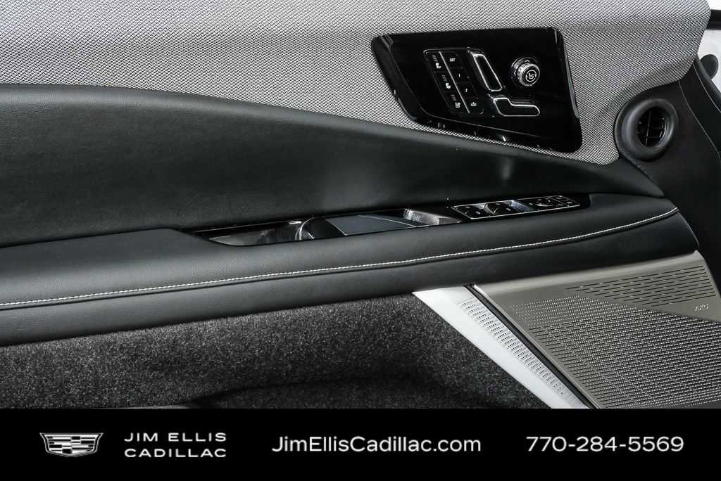 Certified 2025 Cadillac Optiq Luxury 2 w/ LPO, Floor Liner Package AWD/4WD image 6