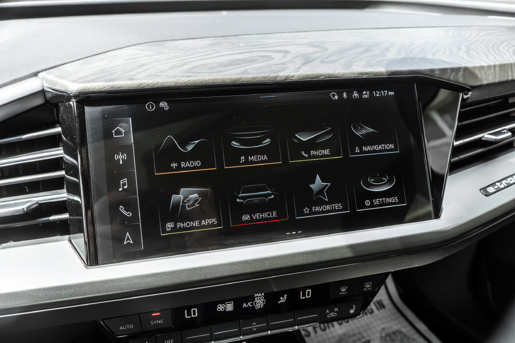 Used 2024 Audi Q4 e-tron Premium Plus AWD/4WD image 19