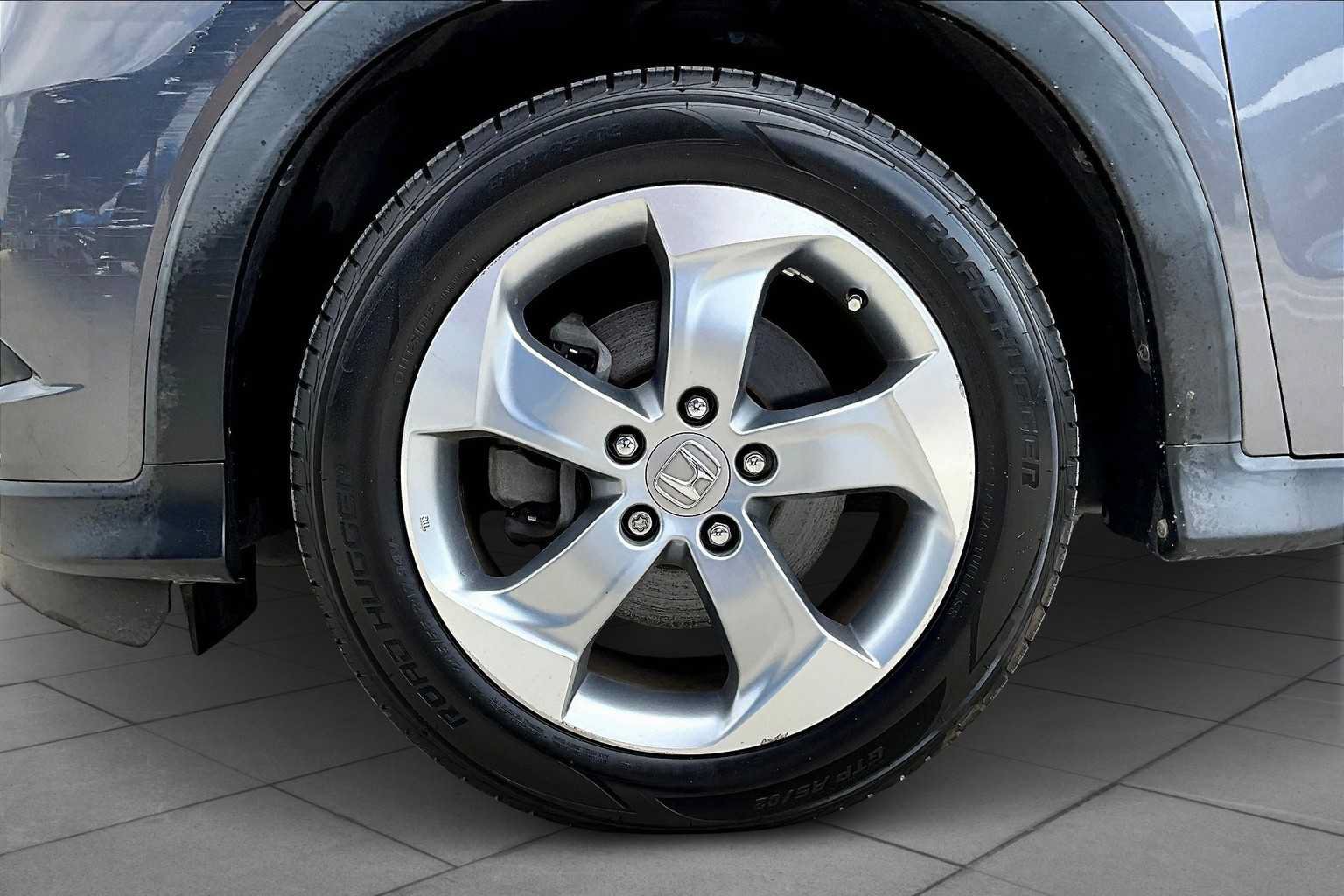 Used 2017 Honda HR-V EX image 11