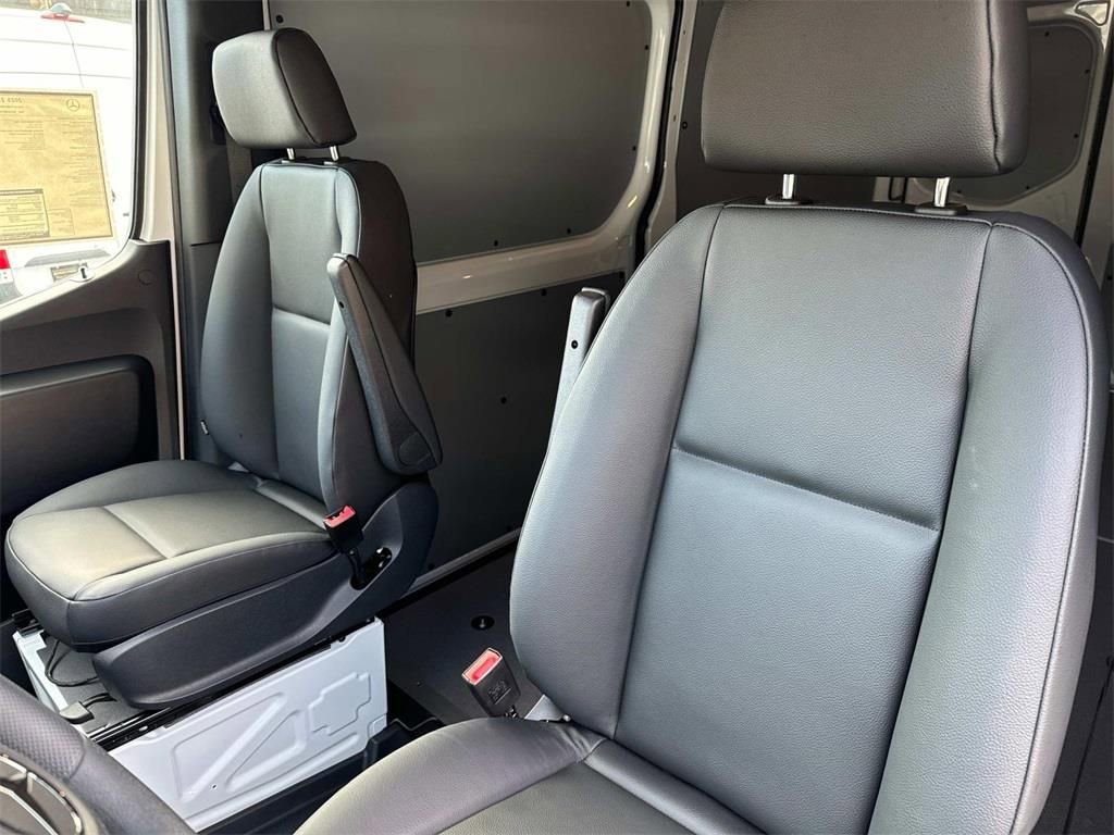 Used 2025 Mercedes-Benz Sprinter 2500 image 16
