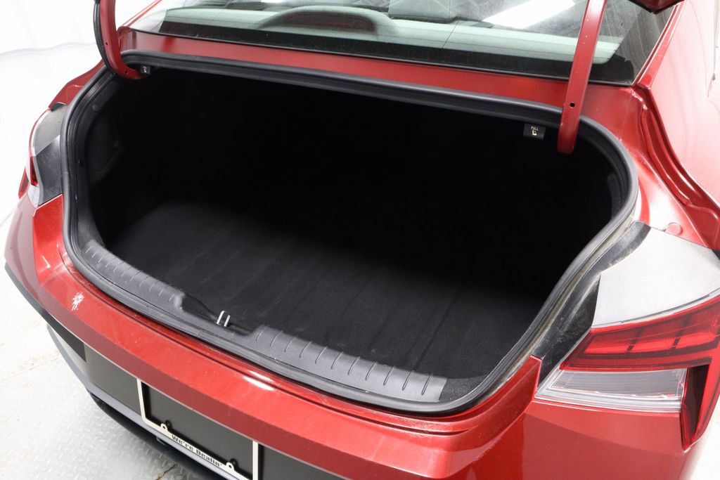 Certified 2025 Hyundai Elantra SEL FWD image 15