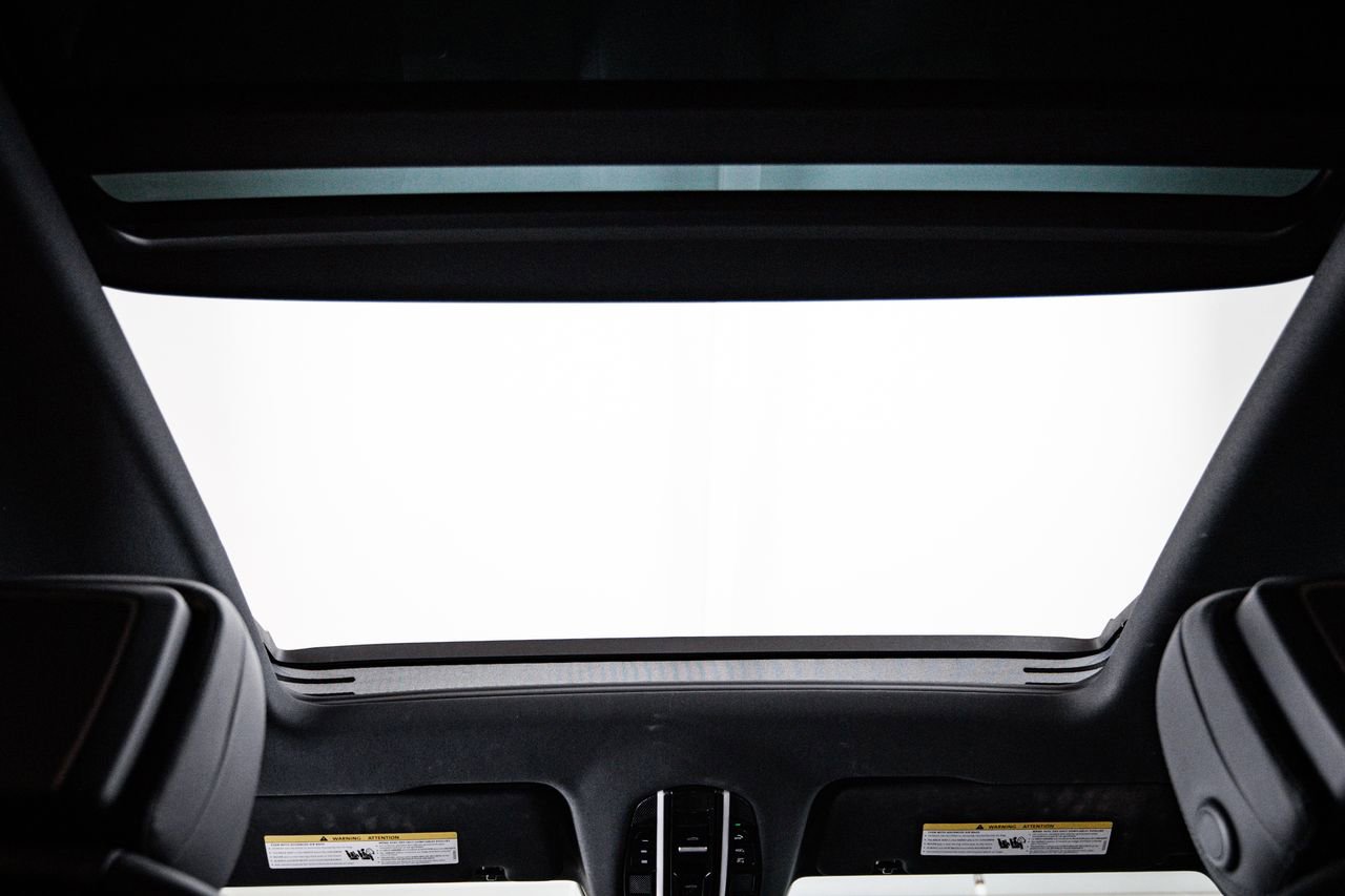 Certified 2023 Porsche Cayenne AWD/4WD image 30