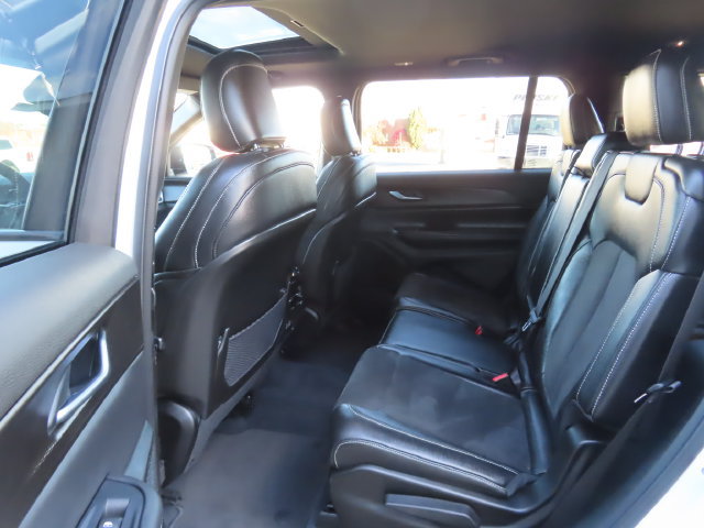 Used 2023 Jeep Grand Cherokee L Laredo AWD/4WD image 23
