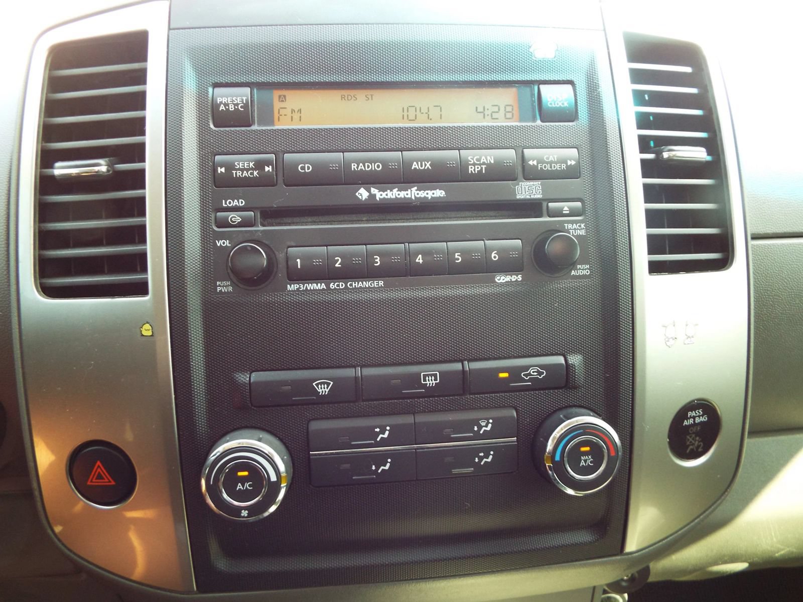 Used 2011 Nissan Frontier SL w/ Moonroof Pkg RWD image 15