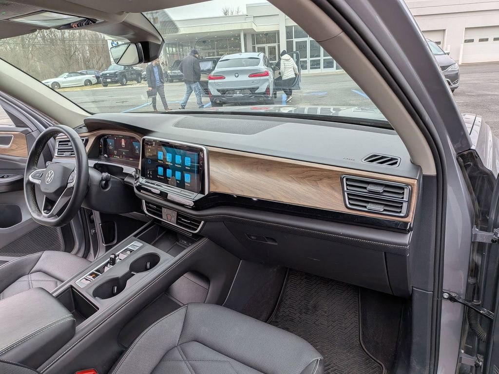 Used 2024 Volkswagen Atlas SE image 24