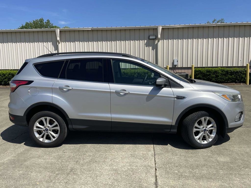 Certified 2018 Ford Escape SE image 2