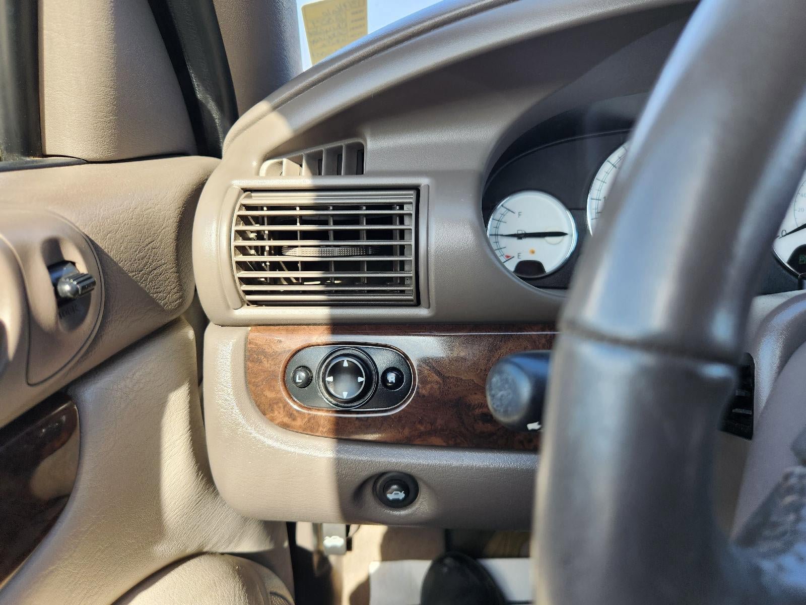 Used 2004 Chrysler Sebring Limited FWD image 15