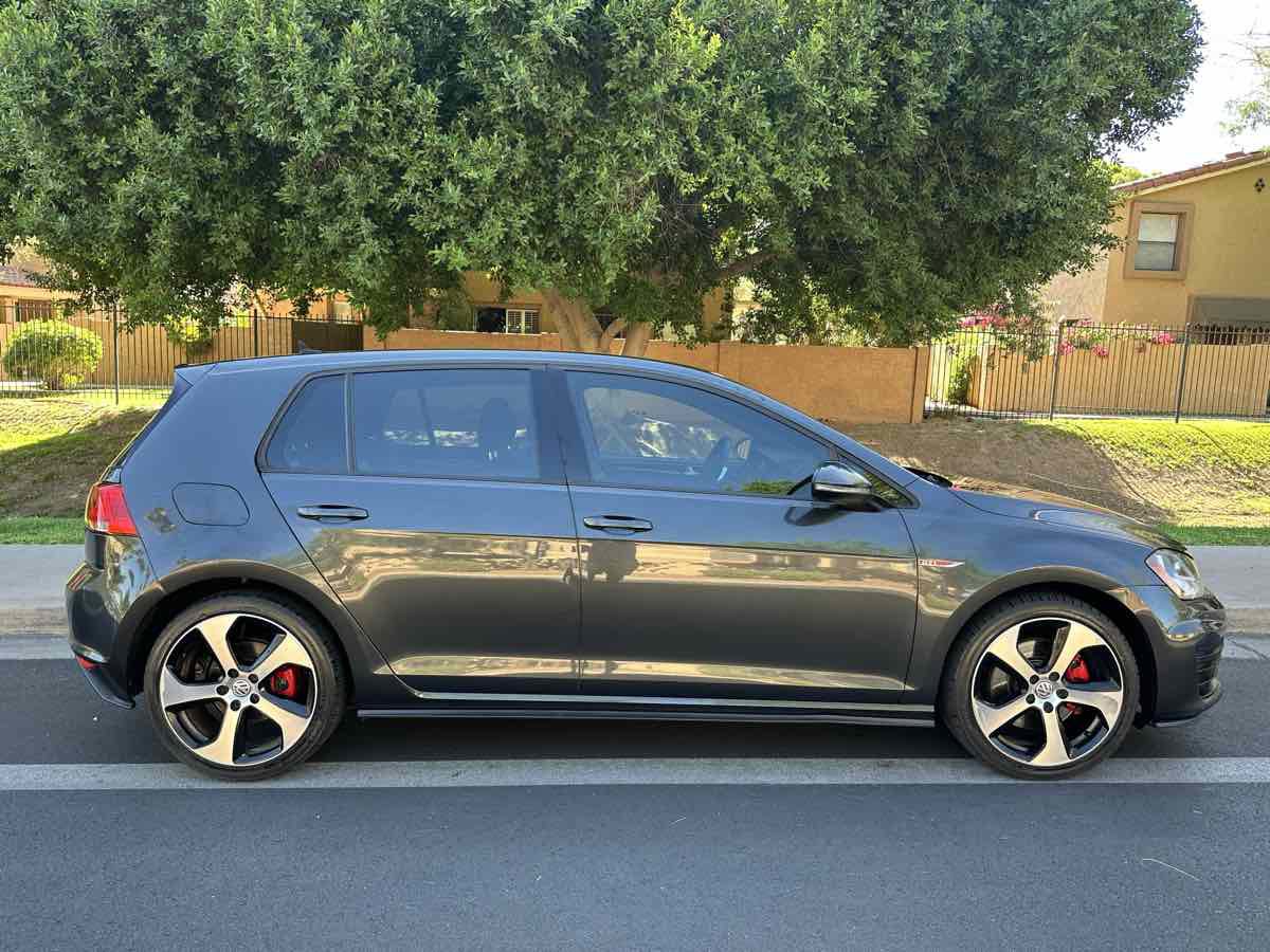 Used 2015 Volkswagen GTI SE FWD image 9