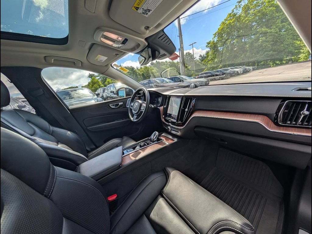 Certified 2023 Volvo XC60 T8 Ultimate w/ Climate Package AWD/4WD image 19