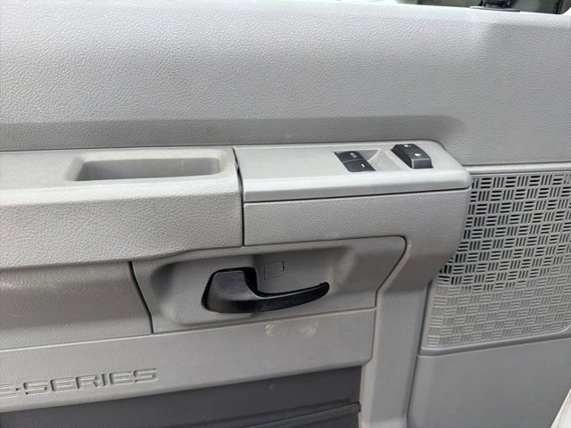 Used 2013 Ford E-350 and Econoline 350 XLT image 30