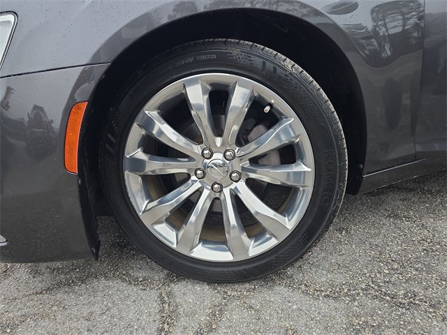 Certified 2019 Chrysler 300 Touring w/ Chrome Appearance Package image 27