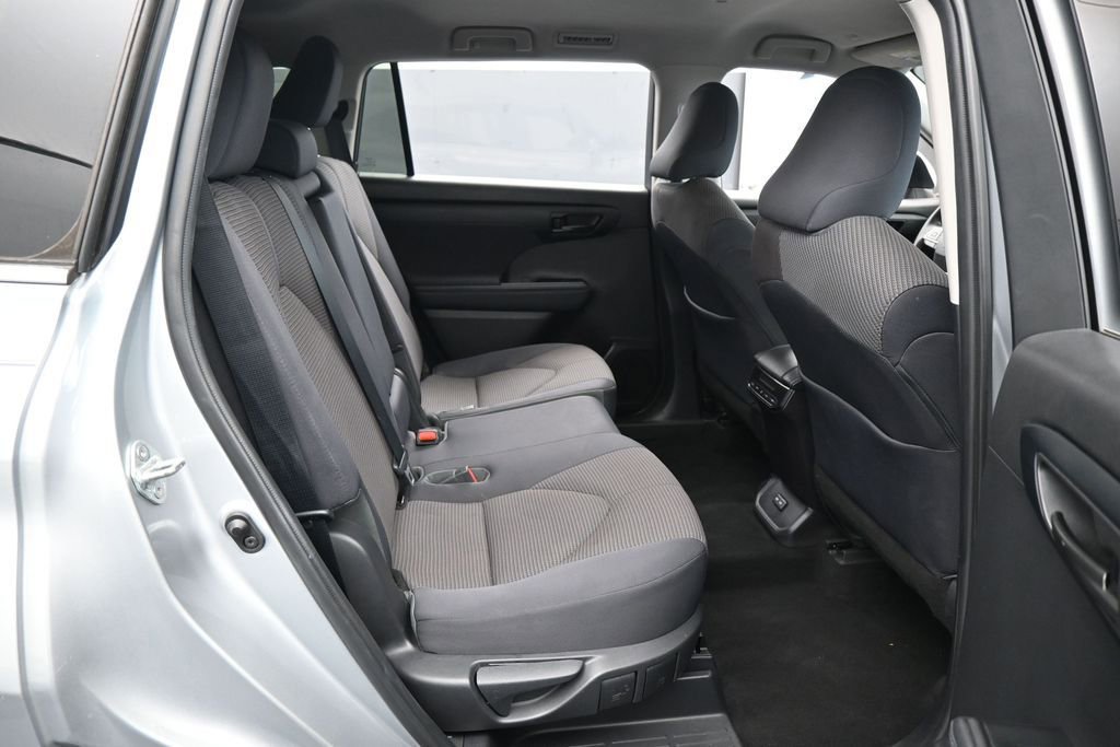 Used 2022 Toyota Highlander L AWD/4WD image 34