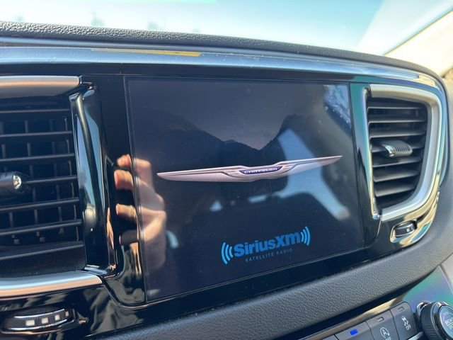 Used 2020 Chrysler Pacifica Touring w/ Advanced Safetytec Group image 35