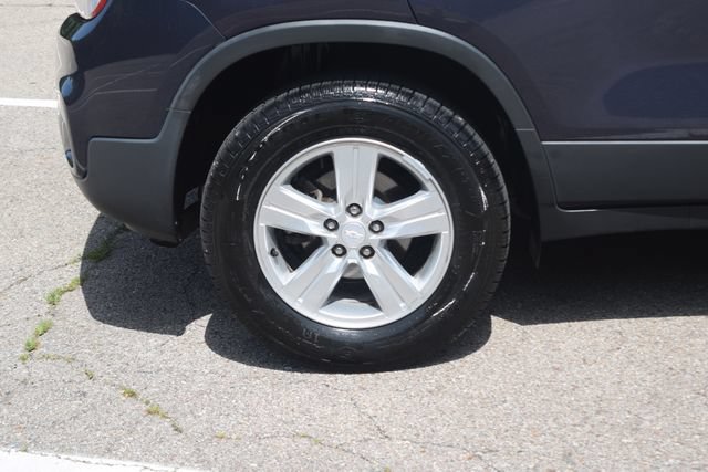 Used 2019 Chevrolet Trax LT w/ Sun & Sound Package AWD/4WD image 28