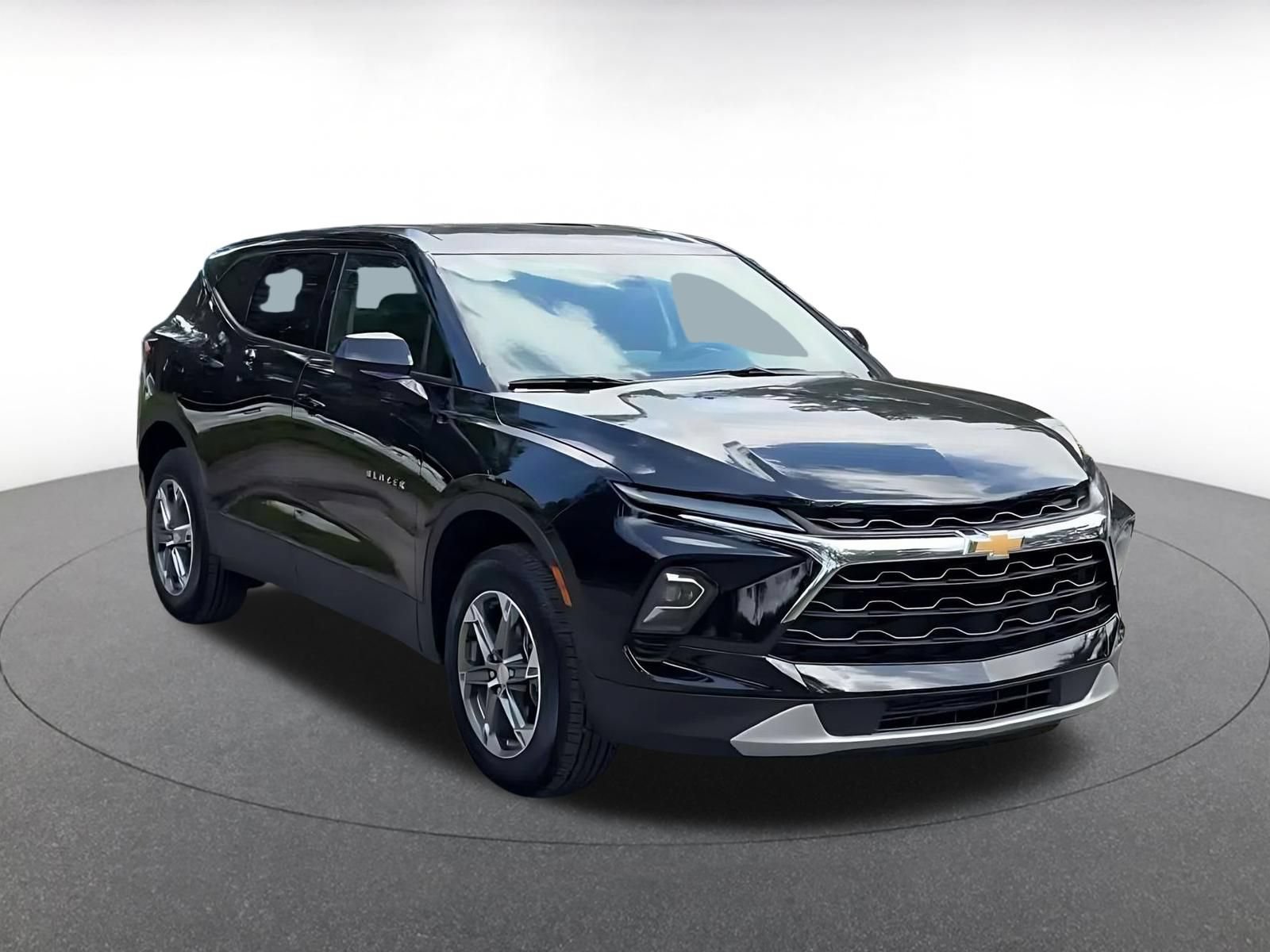 Used 2026 Chevrolet Blazer LT FWD image 3