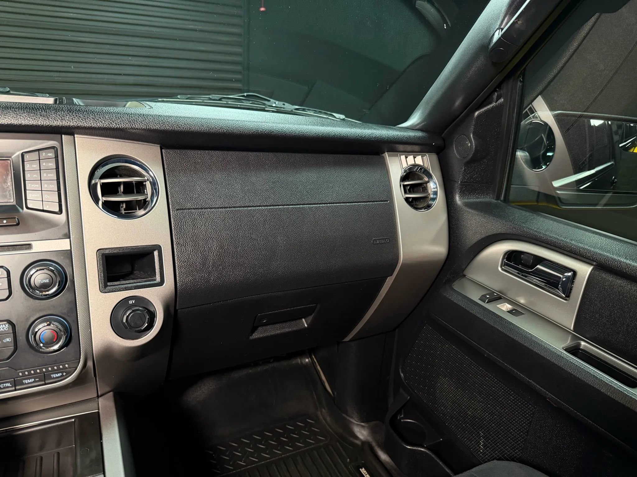 Used 2017 Ford Expedition XLT image 21