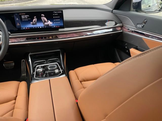 Used 2026 BMW 740i xDrive w/ Premium Package AWD/4WD image 12