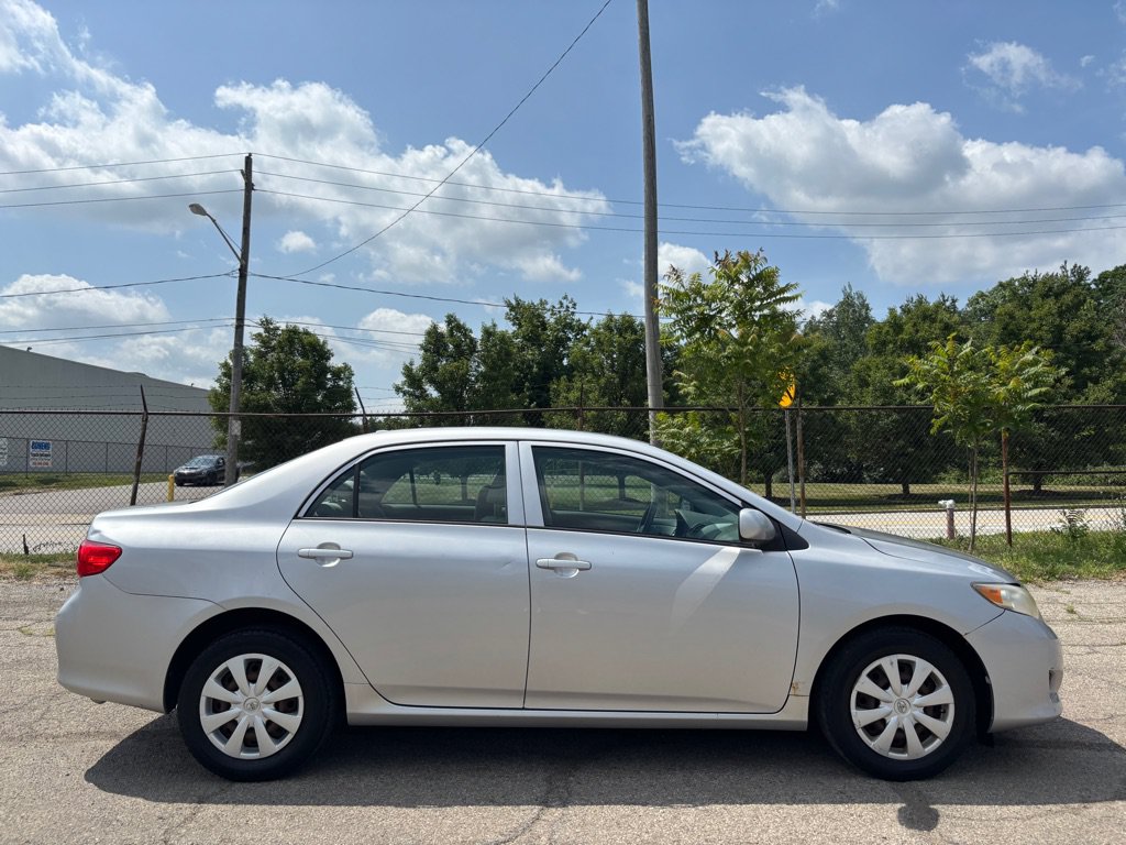 Used 2009 Toyota Corolla FWD image 2