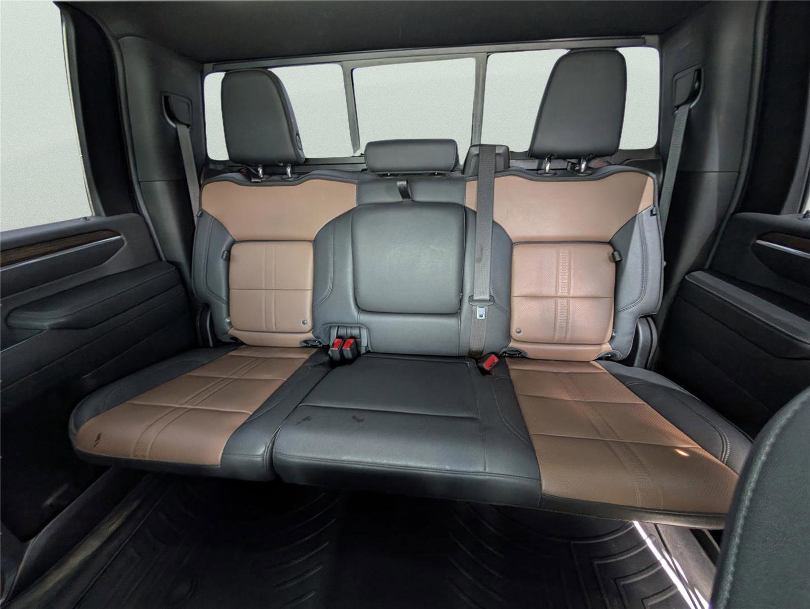 Used 2024 Chevrolet Silverado 2500 High Country w/ Technology Package image 13