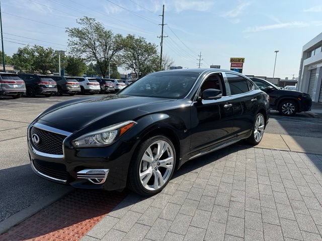 Used 2018 INFINITI Q70 L 3.7 AWD/4WD image 3