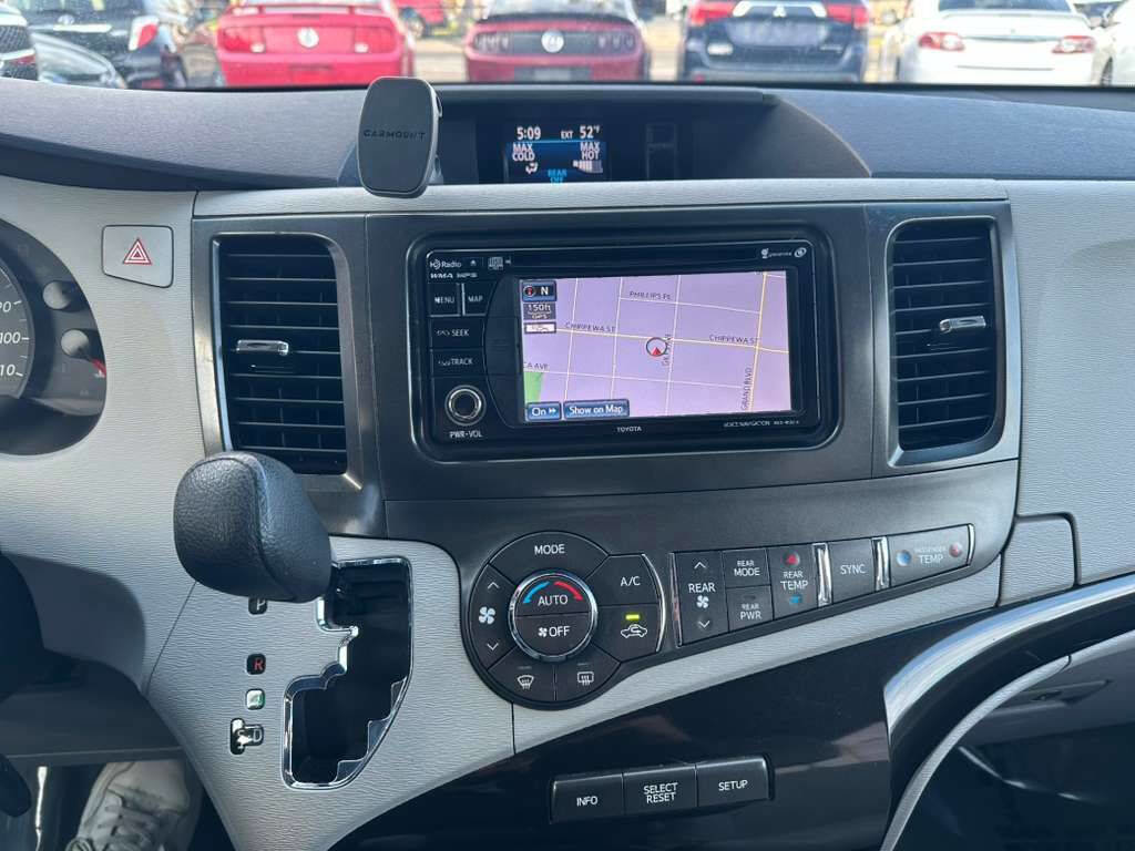 Used 2014 Toyota Sienna LE FWD image 16