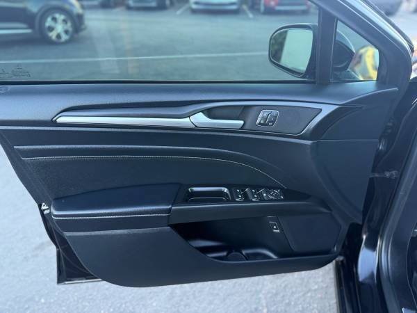 Used 2020 Ford Fusion Titanium FWD image 9
