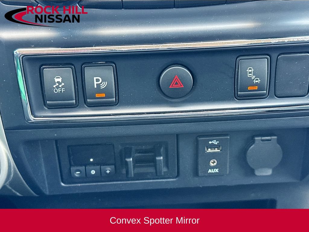Used 2017 Nissan Titan SV AWD/4WD image 16