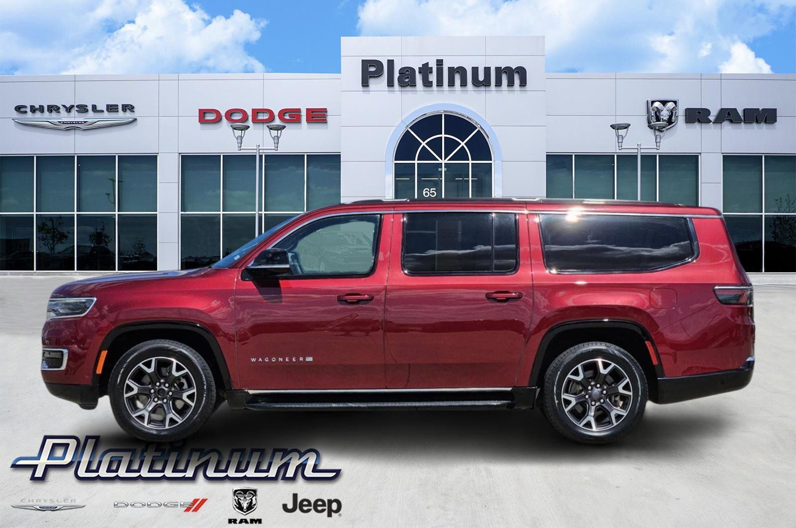 Used 2023 Jeep Wagoneer L Series III w/ Preferred Equipment Group image 3