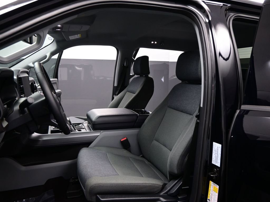 Used 2025 Ford F150 Lightning XLT image 9