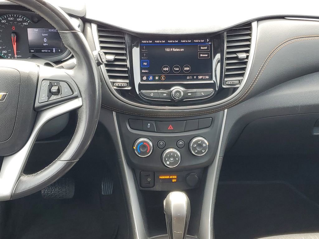 Used 2020 Chevrolet Trax LT w/ LT Convenience Package AWD/4WD image 24