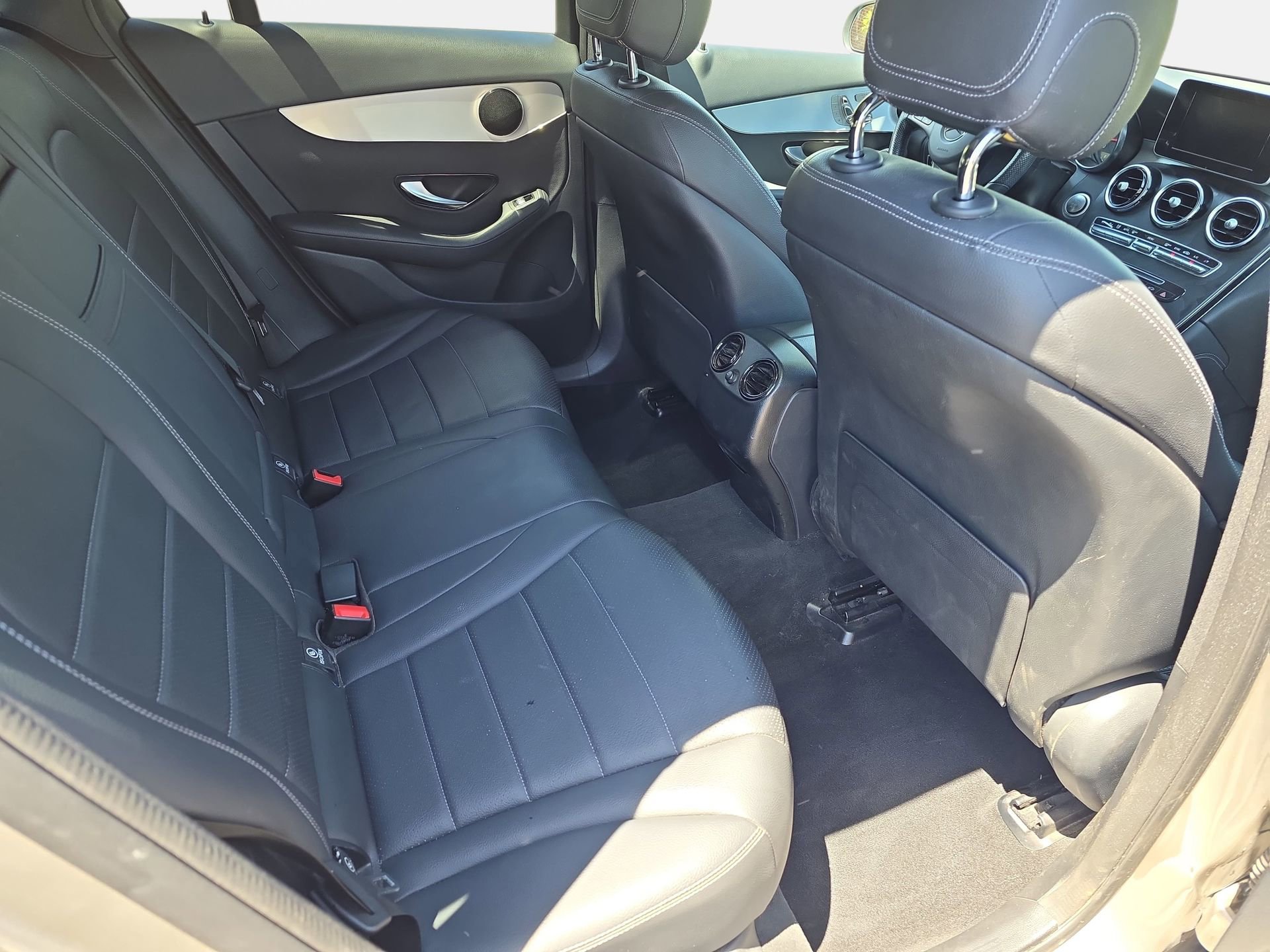 Used 2019 Mercedes-Benz GLC 300 4MATIC image 11